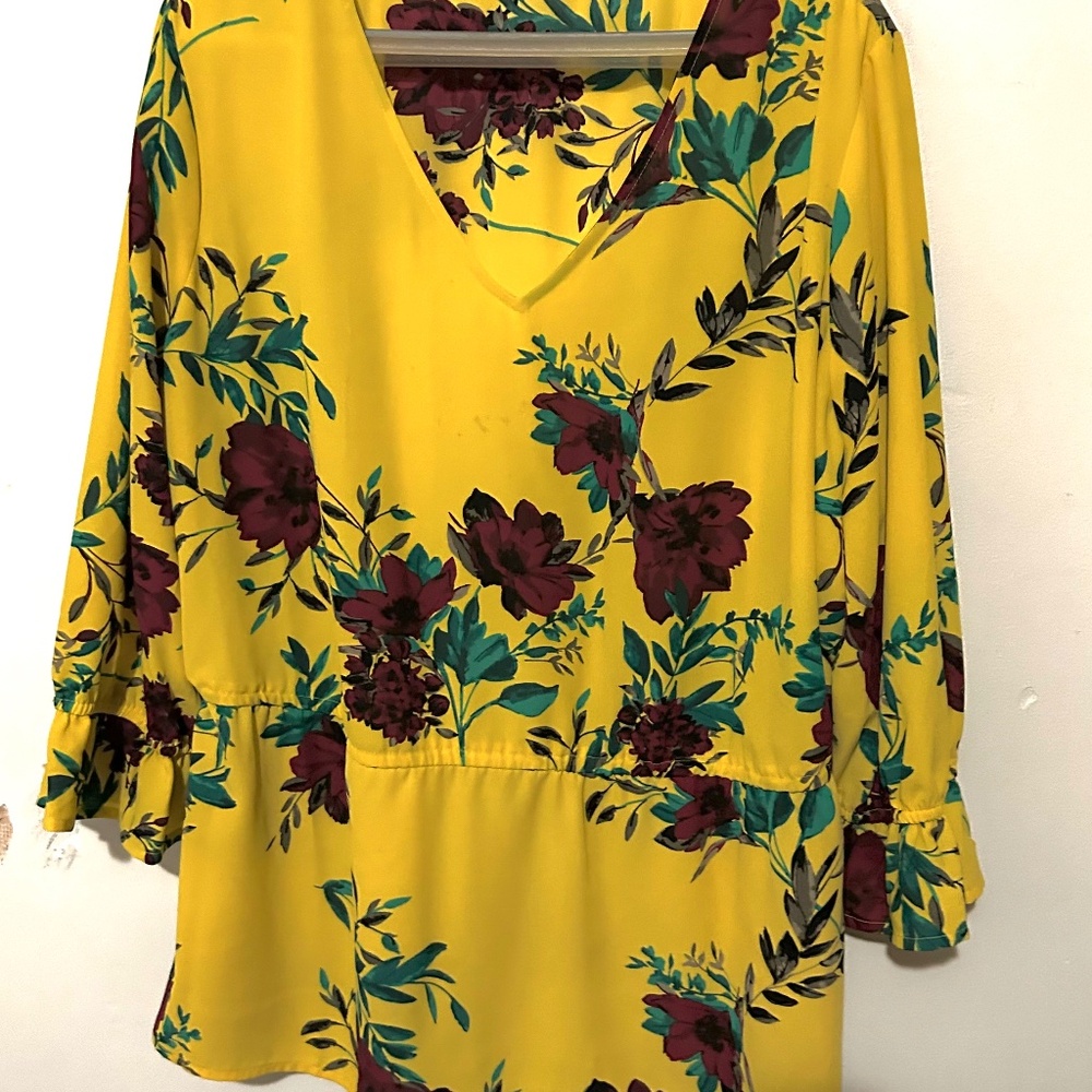 EVRI Roses are Red Top - Picture 2 of 4